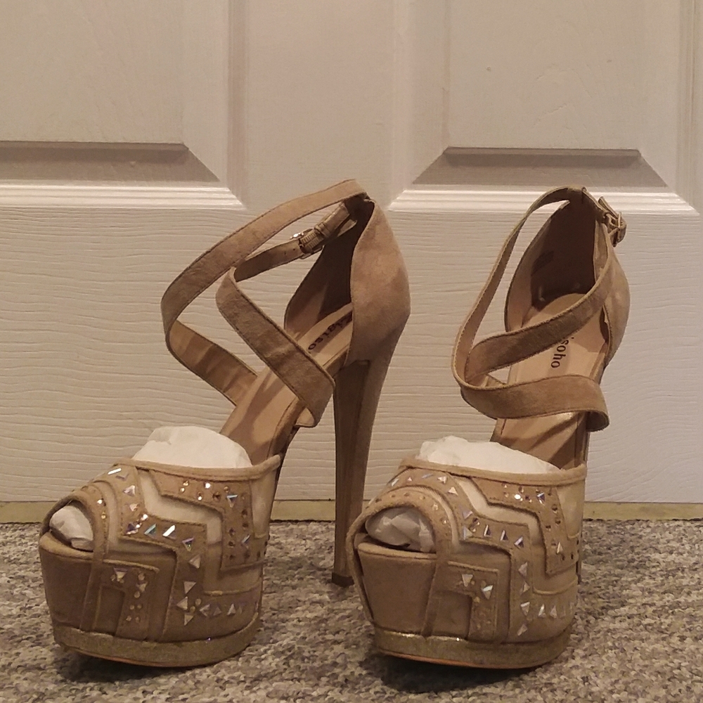 Beautiful tan platform heels from Zigi Soho.